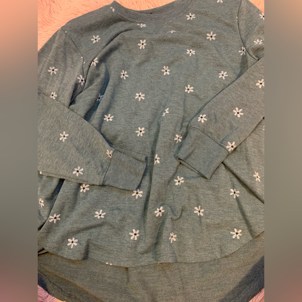 Jane+Delancey blue with daisy’s crewneck